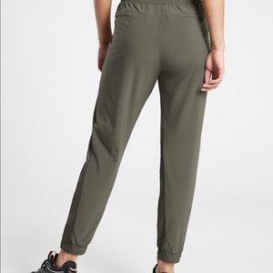Athleta Brooklyn Textured Jogger size 6